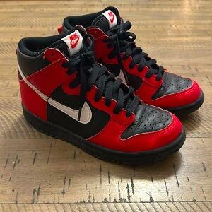 Youth 4.5 Nike high top sneaker